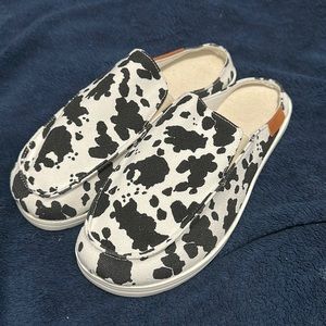 Women’s cow print canvas slip on size 10 (41)